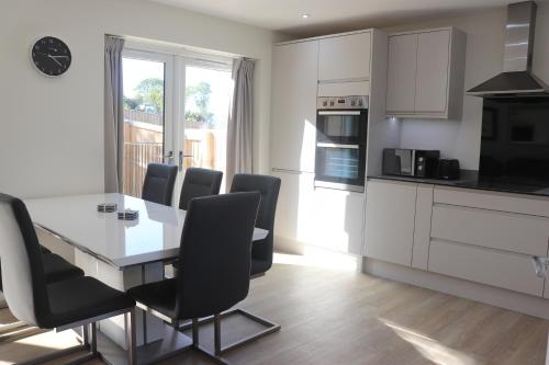 ห้องครัว, Eve s Corner  a comfy  modern   well equipped home in วินส์ฟอร์ด