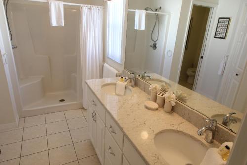 Little Peace Of Paradise At Villa Willow Wood Home - image 4