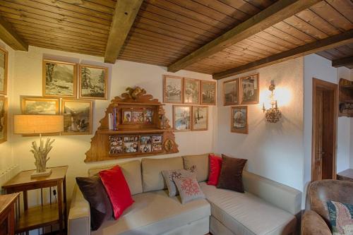 JOIVY Idyllic Flat for 7 with Free Parking Close to Ski Lift in Courmayeur