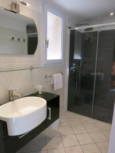 Prea Gianca - main image