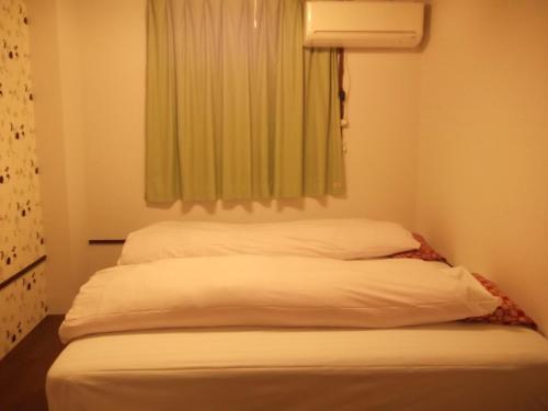 Hotel Toyo Room Type - Twin Room with Shared Bathroom