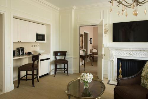 The Sherry Netherland - image 5
