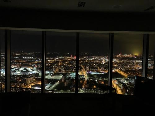 Apartamenty Sky Tower z Jakuzzi Przy Oknie by BQQK, Breslau (Foto 6)
