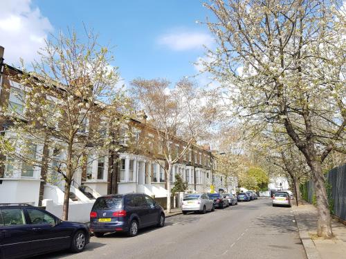 Pretty Maida Vale Apartments 3
