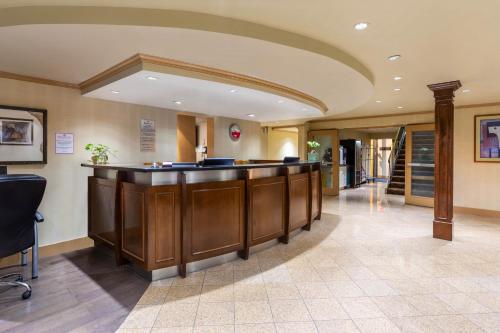 Ramada by Wyndham Coquitlam - Hotel