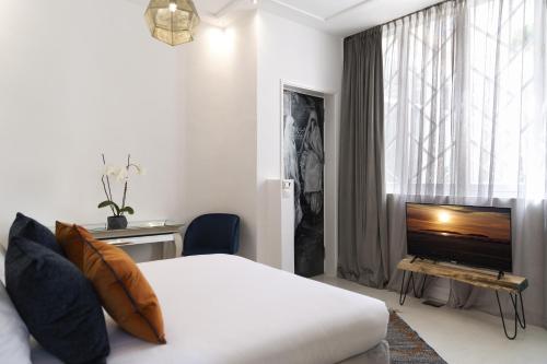 221935367 Suite Azur Hotel
