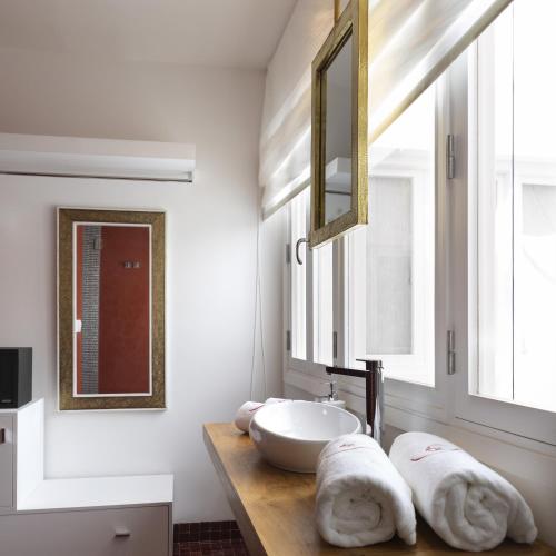 221935886 Suite Azur Hotel