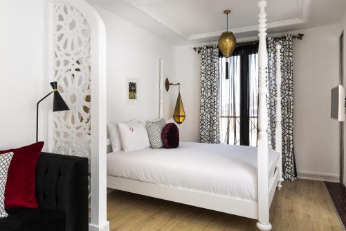 221935934 Suite Azur Hotel
