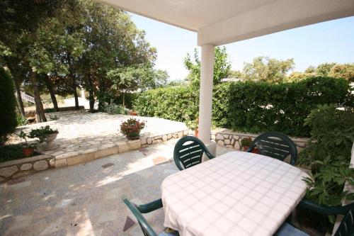 Apartments with a parking space Mandre Pag - 6456 Mandre 
