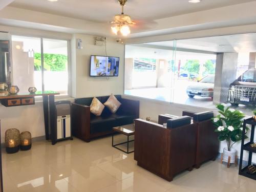 Lobby, The Greenery Central Suites in San Sai