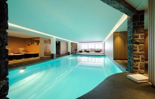 泳池, first mountain Hotel Montafon in 加斯修恩
