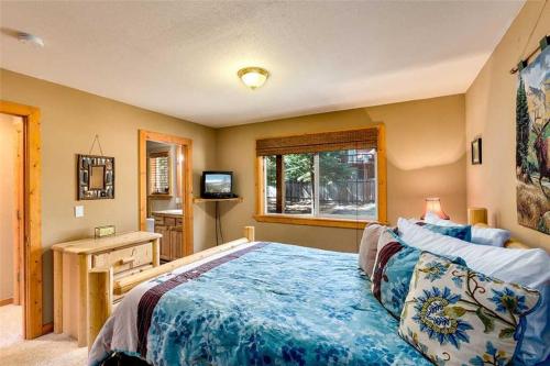 Sleeping Bear Lodge - image 8