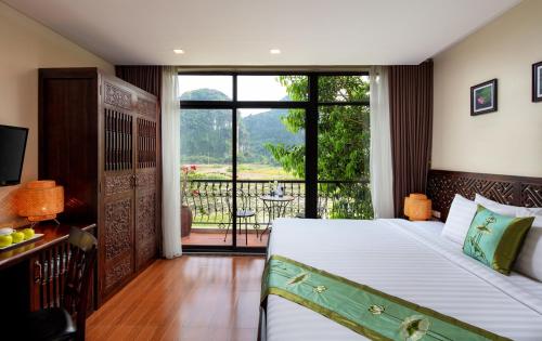 room detail thumbnail 2