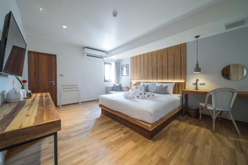 room detail thumbnail 1