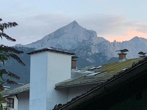 Huge and Calm Apartment in Central Garmisch 293m von Kramertunnel entfernt