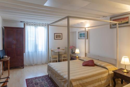 Dimora Al Doge Beato Canal View, Venice (photo 7)