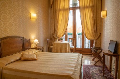 Dimora Al Doge Beato Canal View, Venice (photo 8)