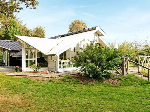  6 person holiday home in Oksb l, Pension in Oksbøl