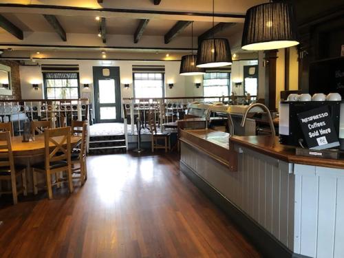 ห้องอาหาร, The Raven Hotel in คอร์บี้