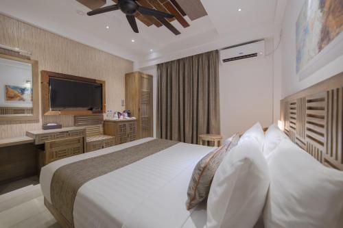Super Deluxe Double or TWIN Room with Free Airport Transfer image 10