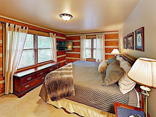 New Listing! Luxe Cabin Near Great Smoky Mountains Home - image 6
