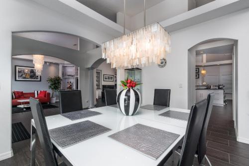 Stunning Executive Villa Ruyper Home - image 8