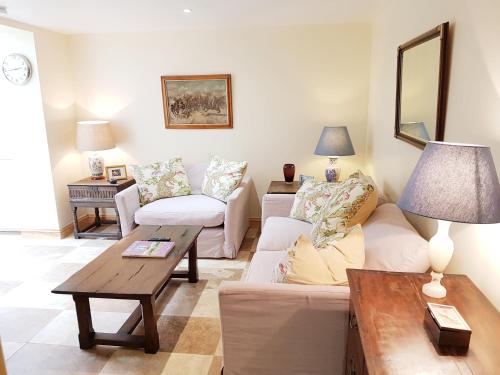 Pretty Maida Vale Apartments 5