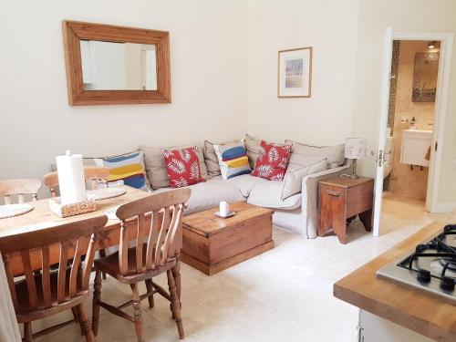 Pretty Maida Vale Apartments 4