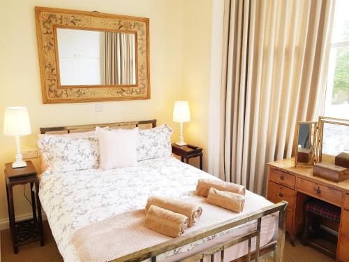 Pretty Maida Vale Apartments 1