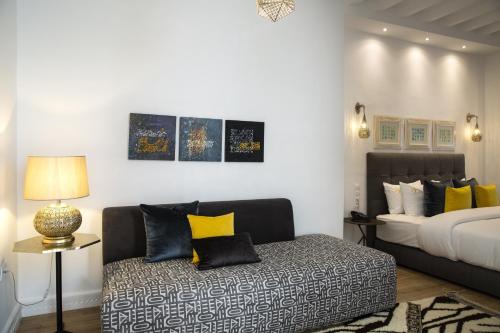 222066967 Suite Azur Hotel