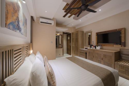 Ocean view with Balcony (Free Return Airport Transfer) image 10