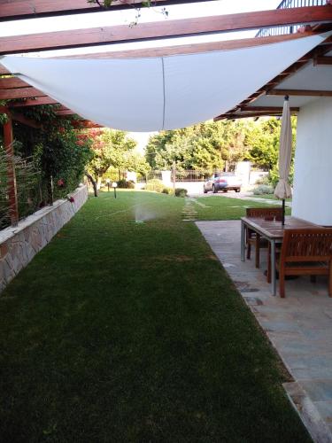  Manos & Maria House in Markópoulon Oropoú