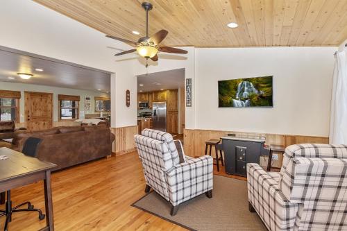 Boulder Bay Cabin - image 7