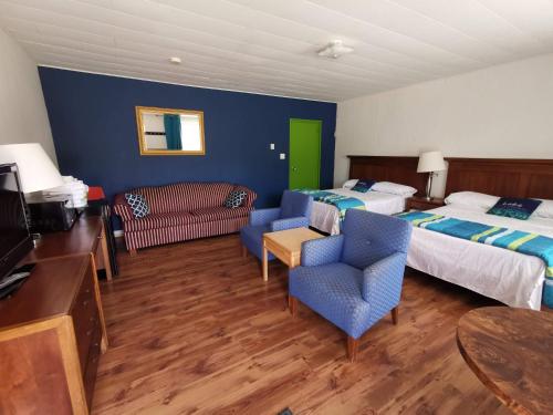 2 double beds, 1 sofa bed
