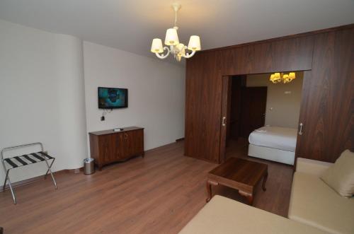 Motali Life Hotel - image 8