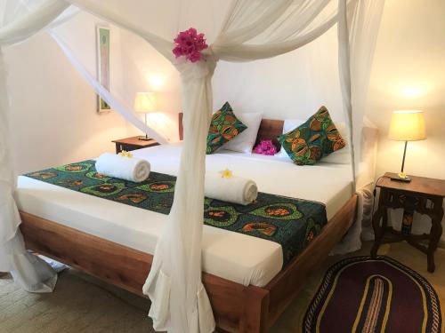 Maji Lodge - Tap to explore photos