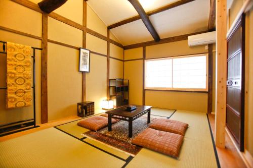 Machiya Kikutsuru Toji