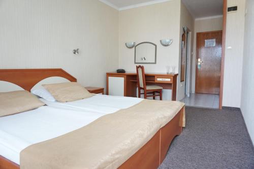 Zefir Hotel Ideally located in the prime touristic area of Sunny Beach, Zefir Hotel promises a relaxing and wonderful visit. The hotel offers a wide range of amenities and perks to ensure you have a great time. A