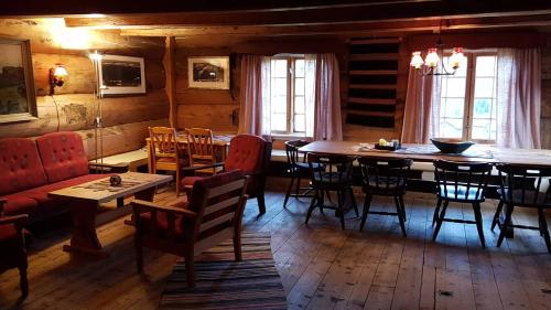 Kvambekk Gard i Åmotsdal (Kvambekk Gard i Amotsdal) in Flatdal