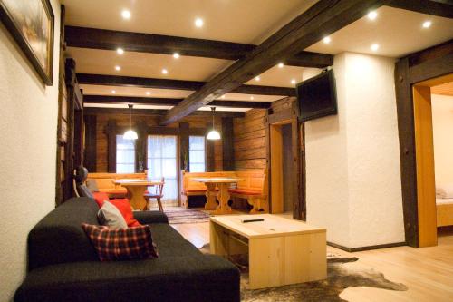 4 bedrooms, 6 beds