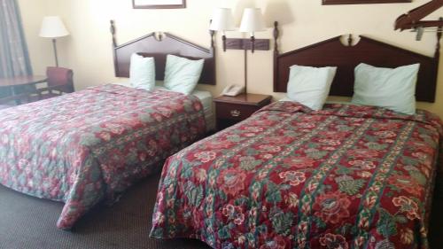 Queen Room with Two Queen Beds - Smoking