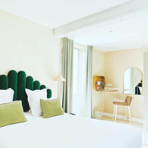 1 king bed, 1 sofa bed
