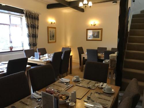 Food and beverages, Bridge Farm Hotel in Near Center