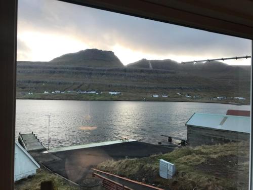 נוף, Det lille gule hus in Trongisvágur