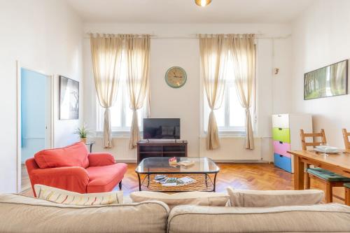  SPACIOUS SYNAGOGUE APARTMENT ( BEST LOCATION), Pension in Budapest