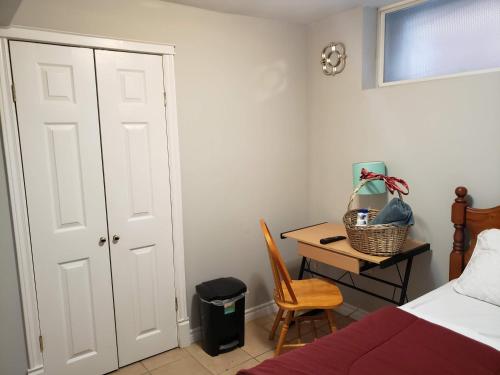 Private Room in DOWNTOWN Halifax
