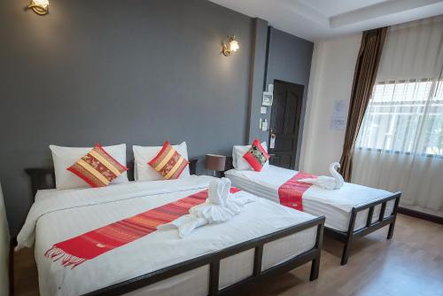 Park & Pool Resort Room Type - Triple Room with Private Bathroom