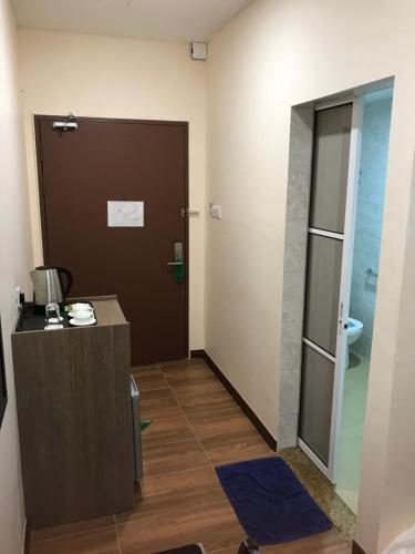 設施, 拉布安加蒂飯店 (LABUAN JATl HOTEL) in 納閩