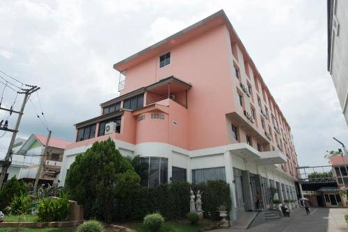 KS Pavilion Hotel near Thao Suranaree (Ya Mo) Monument