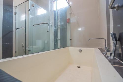 RedDoorz near Jatinangor Town Square in Cibiru